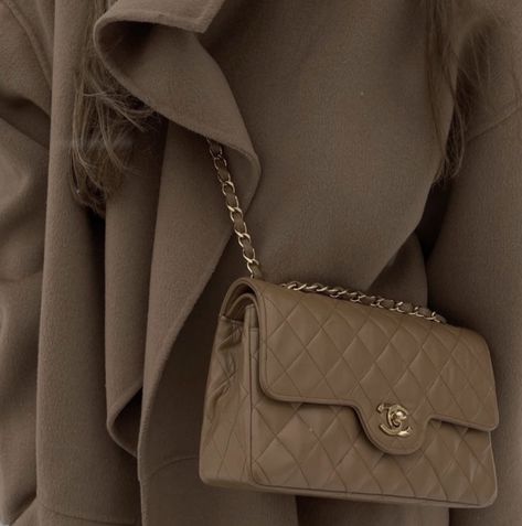 @lovisabarkman / Chanel classic flap / Winter outfit / Minimal Beige Handbag Aesthetic, Chanel Classic Flap Bag Beige, Beige Crossbody Bag Outfit, Beige Chanel Bag Outfits, Chanel Classic Flap Bag Outfit, Chanel Beige Bag, Chanel Flap Bag Outfit, Beige Bag Outfit, Beige Chanel Bag