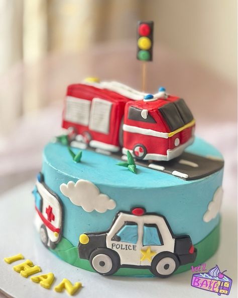 Ambulance Birthday Party, Police Car Cake, Ambulance Cake, Police Car Cakes, Police Birthday Cakes, Police Cakes, Cars Theme Cake, Firetruck Cake, Police Birthday