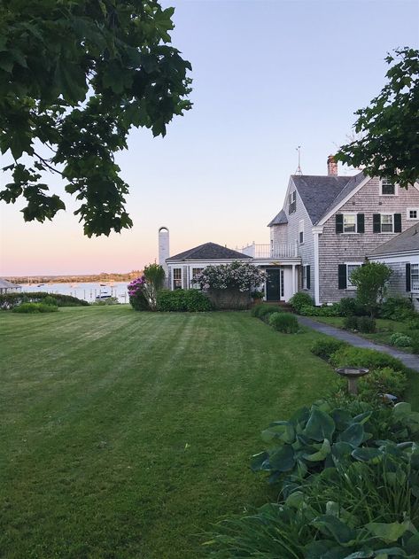 Nantucket House Aesthetic, East Coast Mansion, Northeast Aesthetic, Interior Design Coastal, Sims Aesthetic, Grandmother Style, Nancy Meyers Movies, Hamptons Aesthetic, Vineyard House