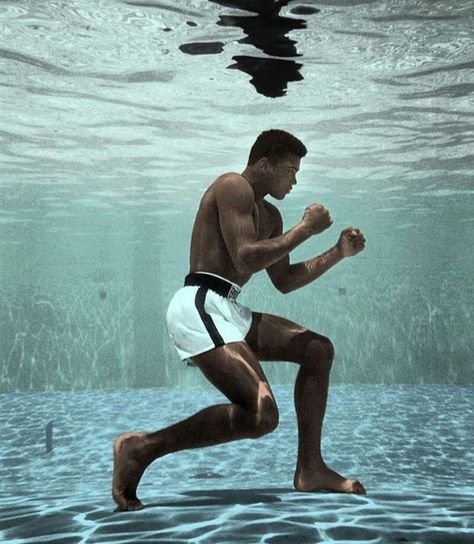 Muhammad Ali Underwater, Muhammad Ali Boxing, Muhammed Ali, Black Wall Street, Photo Star, Mohammed Ali, Float Like A Butterfly, William Faulkner, Lewis Carroll