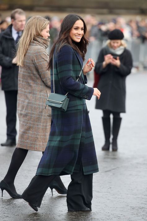 Estilo Meghan Markle, Meghan Markle Outfits, Tartan Coat, The Suits, Meghan Markle Style, Statement Coat, Burberry Coat, Princesa Diana, Prince Harry And Meghan