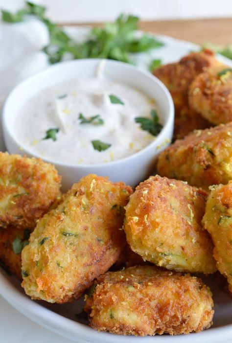 Cheesy Zucchini Tater Tots Recipe - WonkyWonderful Zucchini Tater Tots, Homemade Tater Tots, Zucchini Tots, Tater Tot Recipes, Zucchini Cheese, Potato Tots, Fresh Zucchini, Family Snacks, Cheesy Zucchini