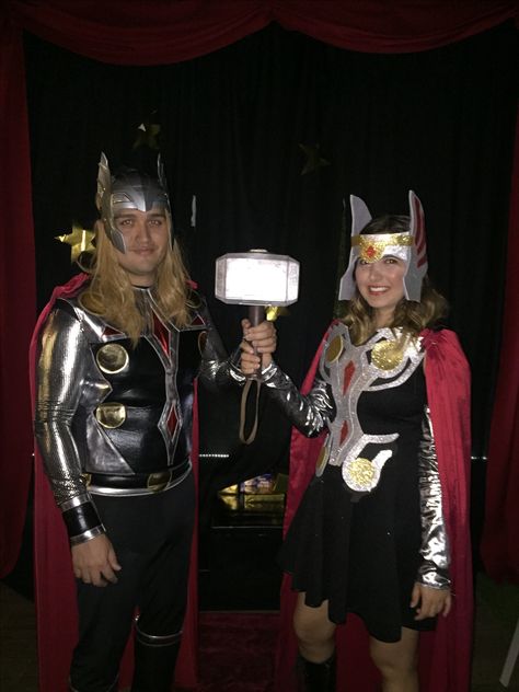 Thor Couple Costume, Couple Costumes Marvel, Marvel Couples Costumes, Costumes 2023, Halloween Love, Marvel Couples, Couple Costume, Couples Halloween Outfits, Couples Halloween