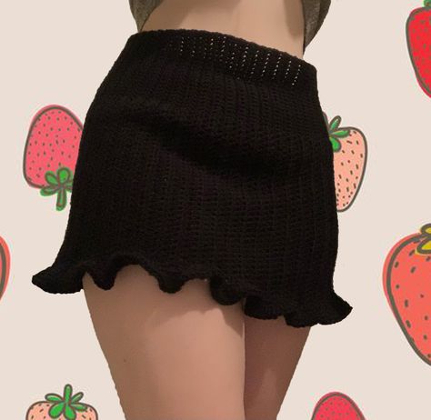 Black Crochet Mini Skirt, Grunge Crochet Skirt, Black Crochet Clothes, Crochet Skirt Outfit Ideas, Going Out Crochet Tops, Kawaii Crochet Clothes, Belleza Aesthetic, Black Crochet Skirt, Crochet Skirt Outfit