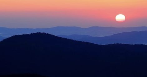 Blue Ridge Mountains, Blue Ridge, Art Class, Creative Projects, Art Classes, Illustration Design, Glass Art, Glass, Blue