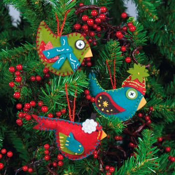 Wonderful DIY Cute Felt Bird Ornaments | WonderfulDIY.com Felt Bird Ornaments, Felt Birds Ornaments, Whimsical Birds, Bird Christmas Ornaments, Applique Kit, Felt Embroidery, Felt Birds, Bird Ornaments, Felt Christmas Ornaments