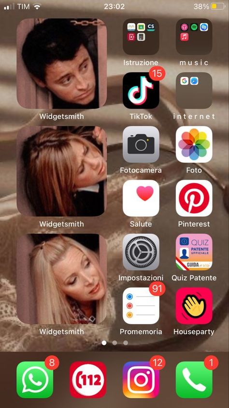 ‘Friends’ TV Show Themed Home Screen Ideas – STRAPHIE Friends Widget, Themed Home Screen, Icona Ios, Friends Tv Quotes, Friends Best Moments, Home Screen Ideas, Ios App Iphone, Friends Episodes, Iphone Life Hacks