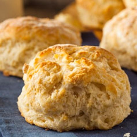 Lard Biscuits, Homemade Biscuit Mix, Biscuit Recipes Dinner, Homemade Baking Powder, Dinner Biscuit, Buttermilk Biscuits Easy, Easy Homemade Biscuits, Baking Powder Biscuits, Homemade Biscuits Recipe