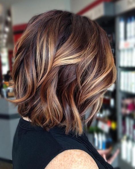 Hair Color Ideas For Brunettes Short, Brunette Balayage, Fesyen Rambut, Brown Hair With Blonde Highlights, Vlasové Trendy, Hair Color For Women, Balayage Brunette, Brown Blonde Hair, Penteado Cabelo Curto