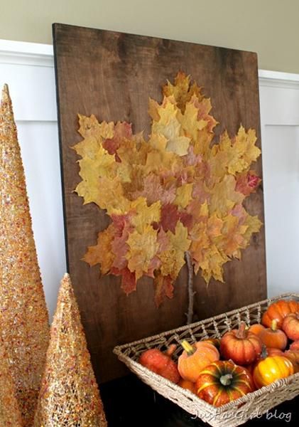 autumn leaves and fall themed decorations for home interiors and outdoor rooms Autumn Leaves Craft, Kerajinan Diy, Penanda Buku, Leaf Projects, Autumn Leaves Art, Diy Jul, Dekor Diy, Fall Deco, Leaf Crafts