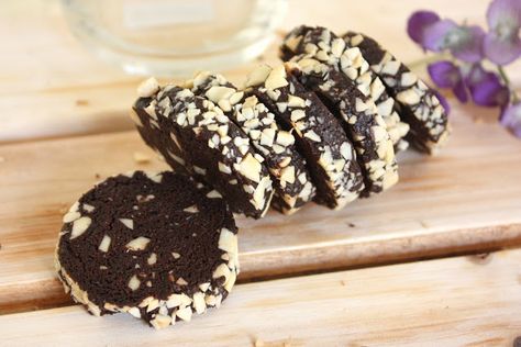 chocolate cashew cookies via Cherry On A Cake Jam Drops, Cashew Cookies, Chocolate Cashew, Kinds Of Cookies, Cute Aprons, Desperate Housewives, Vanilla Essence, Pretty Flower, Plain Flour