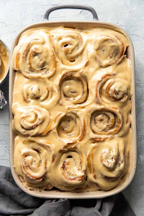 You will love these warm pumpkin cream cheese cinnamon rolls! They are perfect for fall. They boast swirls of fluffy, soft cinnamon dough with luscious, pumpkin cream cheese frosting on top. Ambitious Kitchen Cinnamon Rolls, Fall Cinnamon Rolls Aesthetic, Gourmet Cinnamon Rolls Recipes, Pumpkin Cheesecake Cinnamon Rolls, Grinch Cinnamon Rolls, Fancy Cinnamon Rolls, Fall Cinnamon Rolls, Cream Cheese Cinnamon Rolls, Cheese Cinnamon Rolls