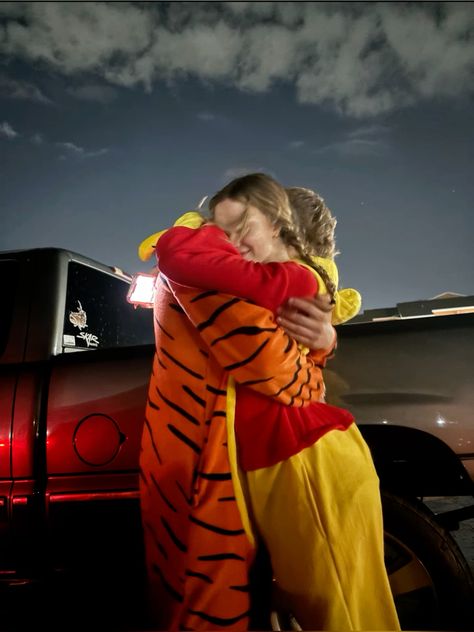 #couplegoals #winniethepooh #tigger #boyfriend #cute #hug #cozy #halloween #costume #duo #love Halloween Costume Duo, Costume Duo, Cute Hug, Cozy Halloween, Winnie The Pooh Tigger, Couple Goals, Winnie The Pooh, Halloween Costume, Halloween