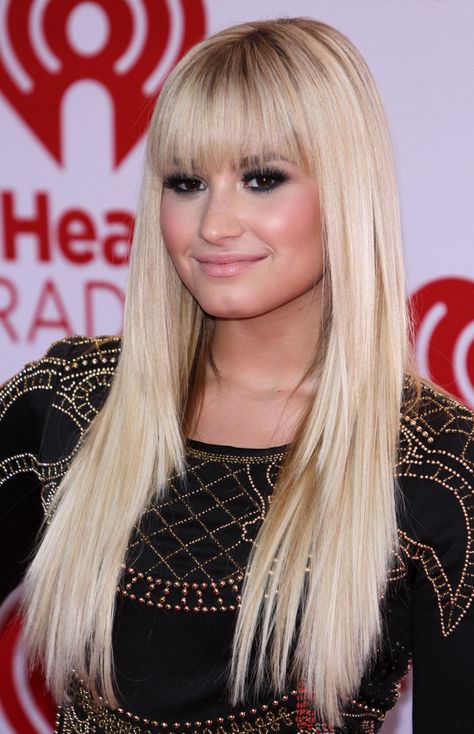 Demi Lovato's blonde hair with bangs. Demi Lovato Blonde Hair, Demi Lavoto, Celebrity Faceclaims, Demi Lovato Hair, Best Cameras, Blonde Hair With Bangs, Straight Blonde Hair, Underwater Camera, Hair With Bangs