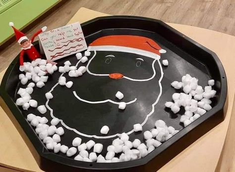 Tuff Tray Ideas Toddlers, Childrens Christmas Crafts, Christmas Activities For Toddlers, Easy Homemade Christmas Gifts, Christmas Art For Kids, Preschool Christmas Activities, Nursery Activities, Black Tray, Christmas Week