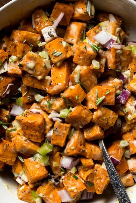 Sweet Potato Salad: How To Make It Easier & Taste Better 1 Healthy Bbq Side Dishes, Summer Lunch Recipes, Sweet Potato Salad Recipe, Colorful Salad, Sweet Potato Salad, Quick Healthy Lunch, Quick Lunch Recipes, Healthy Potatoes, Summer Side Dish