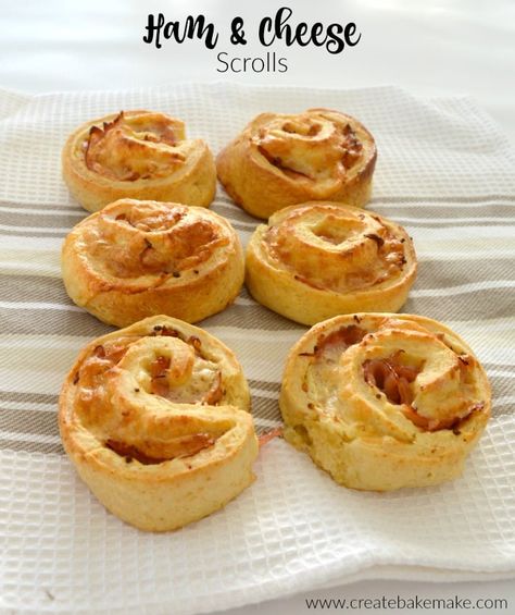 Easy Ham and Cheese Scrolls. The perfect lunch box snack! Both regular and Thermomix instructions included. Thermobliss Recipes, Cheese Scrolls, Scrolls Recipe, Lunchbox Food, Easy Ham, Pies Maker, Lunch Box Snacks, Lunch Box Recipes, Thermomix Recipes