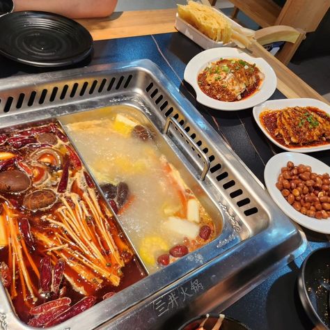 Seafood Steam Pot Recipe, Bamboo Steamer Basket Recipes, Steamboat Restaurant, Steam Seafood, Steaming Dumplings In Bamboo Steamer, Best Meatballs, Cold Dishes, Fresh Meat, Steam Boats