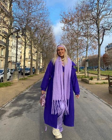 Purple Scarf Outfit, Colourful Outfits Aesthetic, Scarf Aesthetic, Winter Mode Outfits, Colourful Style, Warm Shawl, Purple Scarf, Teaching Outfits, Scarf Outfit