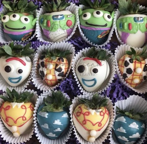 Strawberry Cake Pops, Chocolate Covered Desserts, Chocolate Covered Strawberries Bouquet, Toy Story Baby, Chocolate Covered Fruit, Toy Story Theme, Toy Story Cakes, Dessert Gifts, Strawberry Decorations