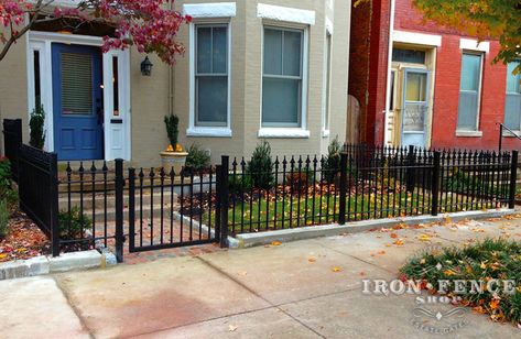 Iron / Aluminum Fence Photo Gallery | Iron Fence Shop Fence Front Yard, Black Iron Fence, Unique Fence Ideas, Fence Yard, Garden Railings, Landscaping Around House, Fence Plants, Natural Fence, Yard Fence