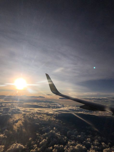 Plane Window View, Early Morning Flight, Morning Flight, Plane Window, Travel Picture Ideas, Flight Booking, Arunachal Pradesh, Airplane Window, International Flights