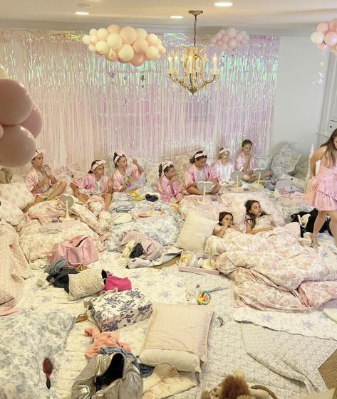 Rich Sleepover Aesthetic, Fancy Sleepover Aesthetic, Vintage Slumber Party Aesthetic, Sleepover Birthday Aesthetic, Luxury Slumber Party, Pink Sleepover Aesthetic, Kids Birthday Party Aesthetic, Kids Party Aesthetic, Princess Party Aesthetic