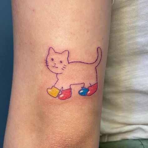 Boots Tattoo, Socks Tattoo, Sock Tattoo, Me Tattoo, Cat Boots, School Friend, Cat Tat, Hand Poke, Diy Tattoo