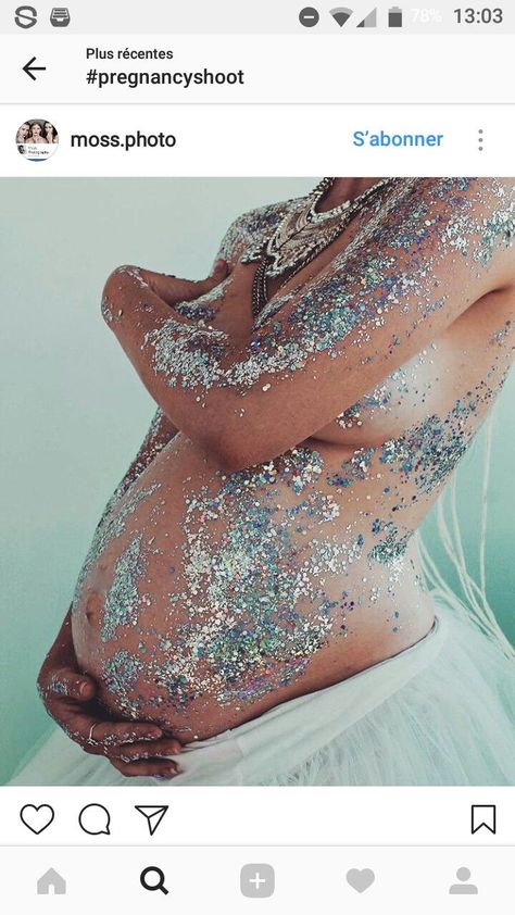 Maternity Art Photography, Maternity Picture Nail Ideas, New Years Maternity Photos, Diy Bump Photos, Goddess Pregnancy Photoshoot, Celebrity Maternity Shoot, Bath Maternity Pictures, Unique Maternity Photography, Maternity Diy