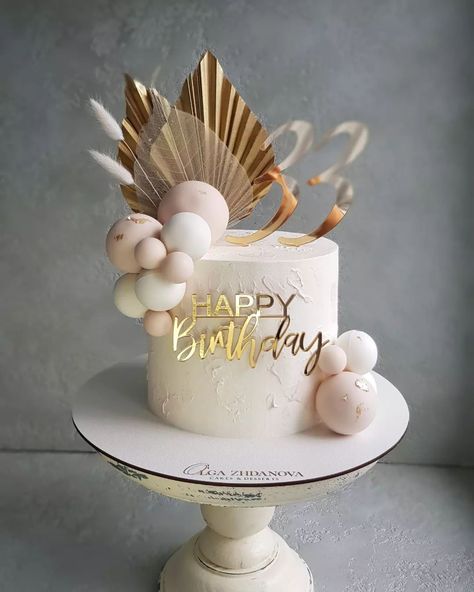 Торт для девушки 50th Cake, Funny Birthday Cakes, Birthday Cakes For Women, Sweet Dishes Recipes, Creative Birthday Cakes, Cakes For Women, Drip Cakes, Girl Cakes, Buttercream Cake