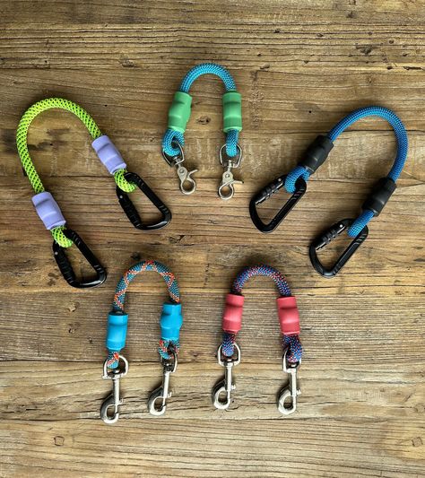 Top Beaded Keyrings & Lanyards Paracord Accessories, Dog Seat Belt, Dog Seat, Safety Training, Rose Violette, Paracord Projects, Dog Safety, Climbing Rope, Collar Leash