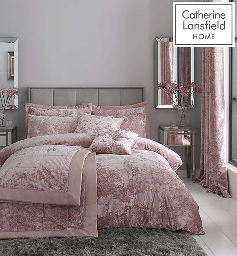 Crushed Velvet Bed, Beautiful Bed Designs, Velvet Duvet Cover, Velvet Bedspread, Super King Duvet Covers, Velvet Bedding Sets, Pink Duvet, Catherine Lansfield, Velvet Duvet