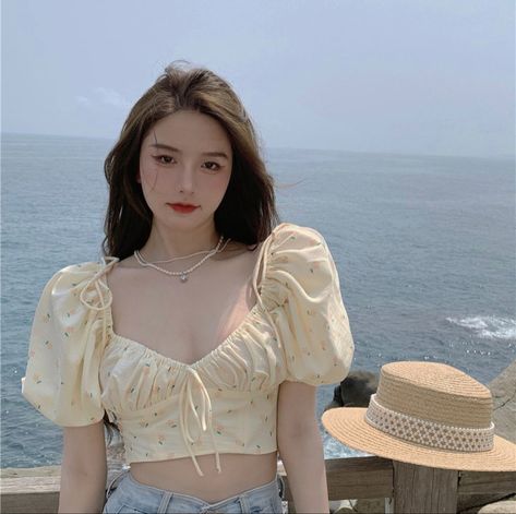 Puff Sleeve Top Outfit, Yellow Top Outfit, Top Aesthetic, Milkmaid Top, Outfit Korean Style, Fashion Bella, Outfit Korean, Myanmar Dress, Girls Crop Tops