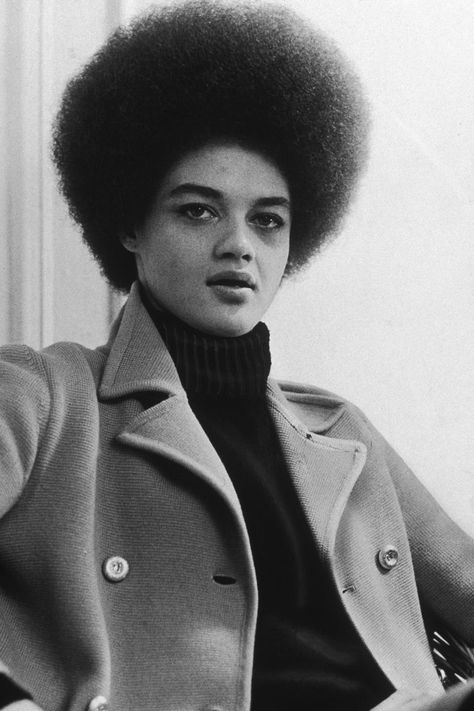 1960s Fashion Trends - Iconic '60s Fashion Trends That We Still Love Today Black Panther Fashion, Kathleen Cleaver, African American Women Fashion, 60s Fashion Trends, Meagan Good, Black Panther Party, Black Panthers, Afro Hair, Women Leaders