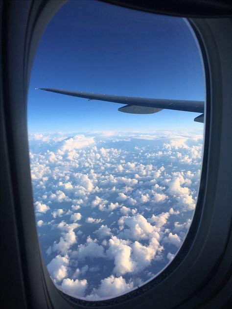 Flight Window Pics Night, Plane Window View Aesthetic, Bali Bucket List, Aesthetic Airplane Window, Airplane Window View, Airplane Window View Aesthetic, Airplane Wallpaper, Travel Aesthetic Airplane Window, Blur Photo Background