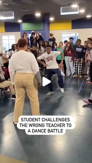 Soulseeds on Instagram: "🥰🥰 #teacherswithclass #dancebattle #teacherstudentlove #respect #charismaticteachers #crowdcontrol 💞😊💞" Teacher Student Love, Golden Highlights Brown Hair, Easy Homecoming Hairstyles, Respect Video, Funny Short Video Clips, Funny Dance Moves, Funny People Pictures, Popular Short Hairstyles, Short Hair Images