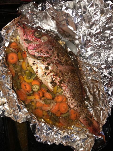 Cook roasted fish Roasted Fish, Roast Fish, Afro Caribbean, Caribbean Food, Party Food Platters, Interesting Food, Caribbean Recipes, Food Lifestyle, Food Platters