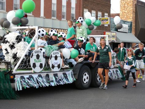 Soccer Homecoming Floats, Volleyball Float Ideas, Soccer Parade Float Ideas, Football Cheer Parade Float, Soccer Float Parade Ideas, Easy Parade Float Ideas Diy, Christmas Pageant Ideas, Football Parade Float Ideas, Football Parade Float