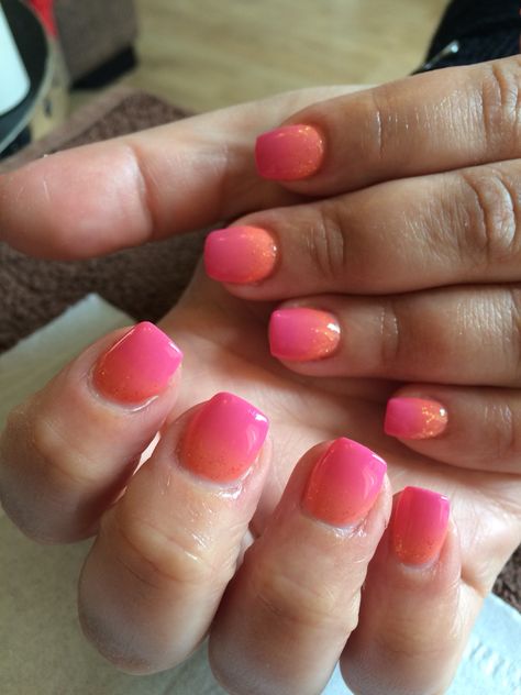 Coral Ombre Nails, Coral Ombre, Short Ombre, Ombré Nails, Pink Ombre Nails, Simple Gel Nails, Trendy Nail, Nails Pink, Neon Nails