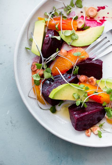 Roasted Beet Salad with Orange and Avocado. An EASY healthy salad recipe packed with healthy fats, texture, and nutrition! Avocado Ideas, Salad Macaroni, Roasted Beetroot, Salad Quinoa, Recipe Cheesecake, Roasted Beet Salad, Salad Pasta, Orange Salad, Fruit Salad Recipes