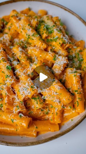 Creamy Red Pasta Recipes, Red Pepper Pesto Pasta, Mediterranean Baked Pasta, Pasta Without Meat Recipes, Creamy Red Pesto Pasta, Pesto Rosso Pasta, Pasta With Heavy Cream, Super Yummy Pasta, Pasta Pesto Recipes