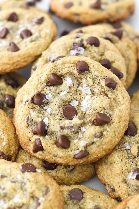 Full of chocolate and wonderfully soft, this Almond Flour Chocolate Chip Cookies are super easy to make and require no chilling at all! You can enjoy those almond flour cookies warm and gooey from the oven in just 30 minutes. Almond Flower Chocolate Chip Cookie, Almond Flour Cookies Chocolate Chip, Chocolate Chip Cookies Almond Flour, Almond Flour Recipes Low Carb, Levain Cookie Recipe, Almond Flour Chocolate Chip, Chocolate Chip Oatmeal Cookies Healthy, Low Carb Chocolate Chip Cookies, Almond Flour Recipes Cookies