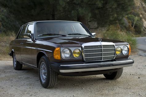 1984 Mercedes-Benz 300D Turbo Diesel | www.mercedesmotoring.… | Flickr Mercedes W123, Studebaker Trucks, Mercedes 300, Truck Diy, Mercedes Benz Ml350, Powerstroke Diesel, Classic Mercedes, Mercedes Benz Classic, Ford Super Duty