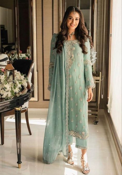 Party Wear dresses Sunnia Manahil, Net Pants, Desi Wedding Dresses, Pakistani Fancy Dresses, Pakistani Fashion Party Wear, Desi Clothes, Simple Pakistani Dresses, Fancy Dress Design, Pakistani Dress Design