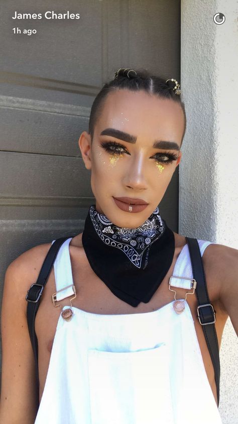 Cochella Outfits Men, James Charles Coachella, Cochella Outfits Glitter, Guys With Eyeliner, Cochella Outfits Boho, Razor Bump, Androgynous Boy, Charles James, Razor Bumps