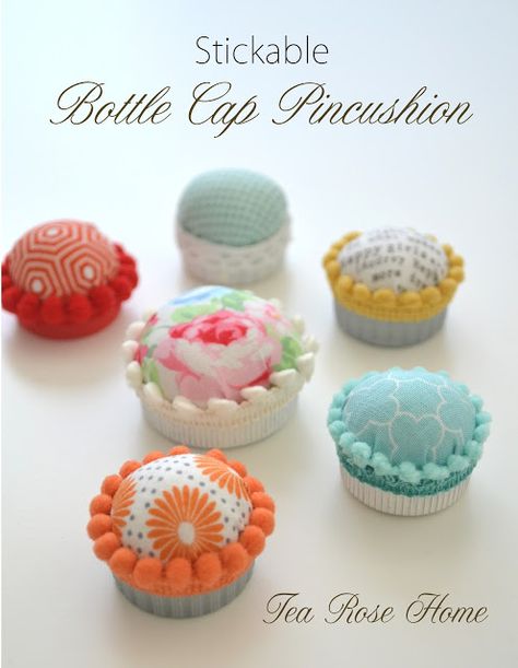 Diy Pincushion, Pin Cushions Patterns, Sewing To Sell, Quilt Retreat, Bottle Cap Crafts, Crafts To Make And Sell, Sewing Rooms, Inexpensive Gift, Pin Cushion