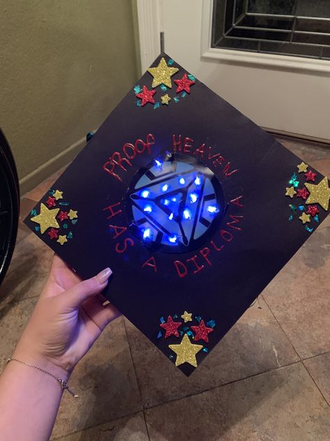 Iron man graduation cap #graduation #graduationcap #avengersgraduationcap #avengerscap #ironman Iron Man Graduation Cap, Marvel Graduation Cap Ideas, Punny Christmas Cards, Creative Graduation Caps, Graduation Box, Graduation Cap Decoration Diy, Cap Graduation, High School Graduation Cap, Garden Offices