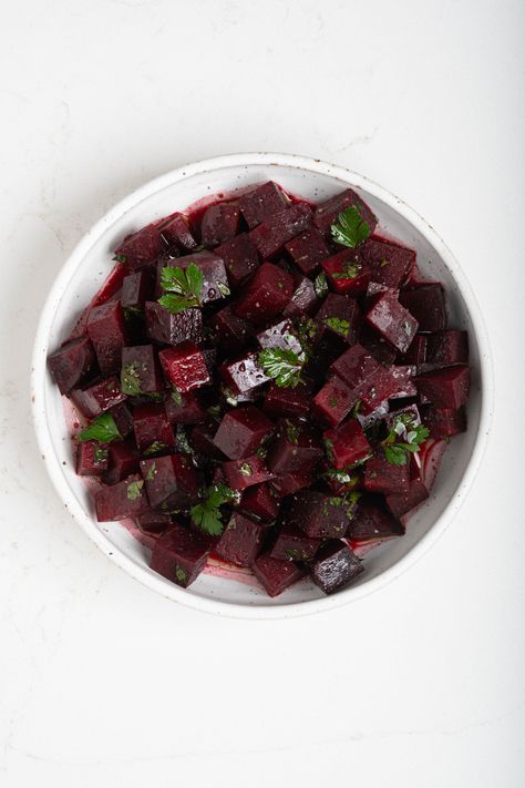 Moroccan Beet Salad, Moroccan Salad, Moroccan Recipes, Beet Salad Recipes, Raw Beets, Moroccan Dishes, Simple Vinaigrette, Red Beets, Vinaigrette Dressing