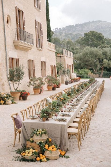 20 Simple Ideas For A Rustic Yet Elegant Wedding Tuscan Wedding Theme, Mediterranean Wedding, Rustic Italian, Rustic Wedding Inspiration, Tuscan Wedding, Outdoor Dinner, Roman Holiday, Salou, Tuscany Wedding