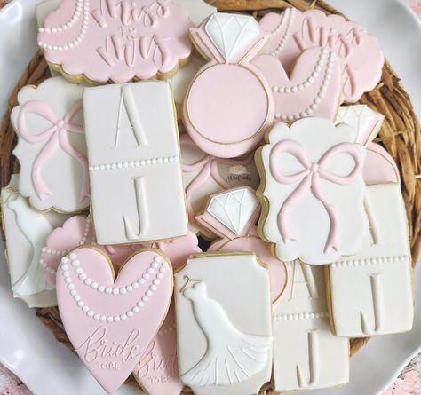 Welcome to All the Crumbs! Please check out our shop announcement before placing your order to ensure availability. We ask for at least 3-4 weeks' notice for all orders. If you need cookies for a specific date, please put the event date on the comments.  This listing is for 12 Pearl Bridal Shower cookies.  Cookies are baked and decorated fresh to order and are approximately 3.5 - 4 inches.  Please specify if you wish to change colors or colors will be the same as pictured.  Cookies will come individually bagged and heat sealed. We recommend ordering extra cookies if needed to cover any possible damage in transit. We box cookies with care and lots of bubble wrap to ensure safe delivery, but cannot guarantee there will be no damage.  Processing time: cookies are baked, decorated and shipped Tying The Knot Bridal Shower Ideas, Pearls And Bows Bridal Shower Theme, Pink Bow Cookies Decorated, Bridal Shower Coquette, Tying The Knot Cookies, Bridal Shower Themes Pink, Pearls And Prosecco Cookies, Blush Pink Bridal Shower Ideas, Pink And White Bridal Shower Ideas